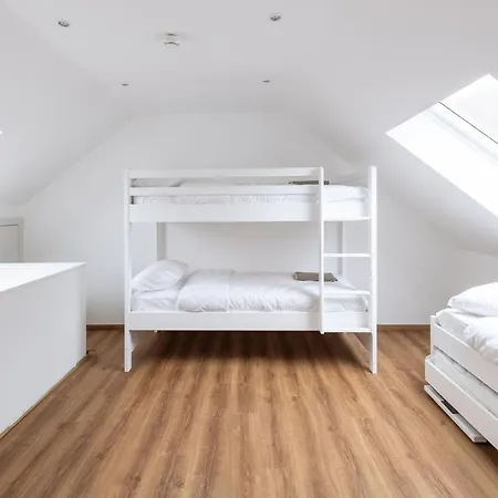 Hébergement de vacances Frabella - Maison avec salles de jeux, idéale pour 23 personnes Couvin